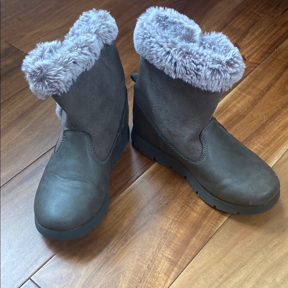 OshKosh B'gosh Gray Rain & Snow Boots with Faux Fur Lining
